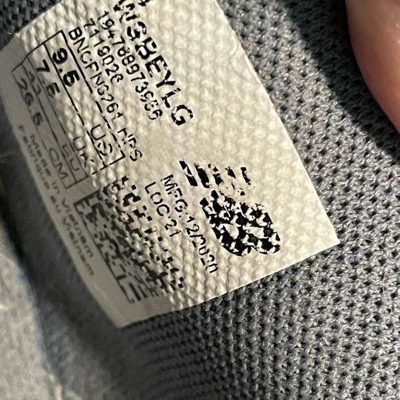 New balance slip on size 9.5 - Picture 4 of 5